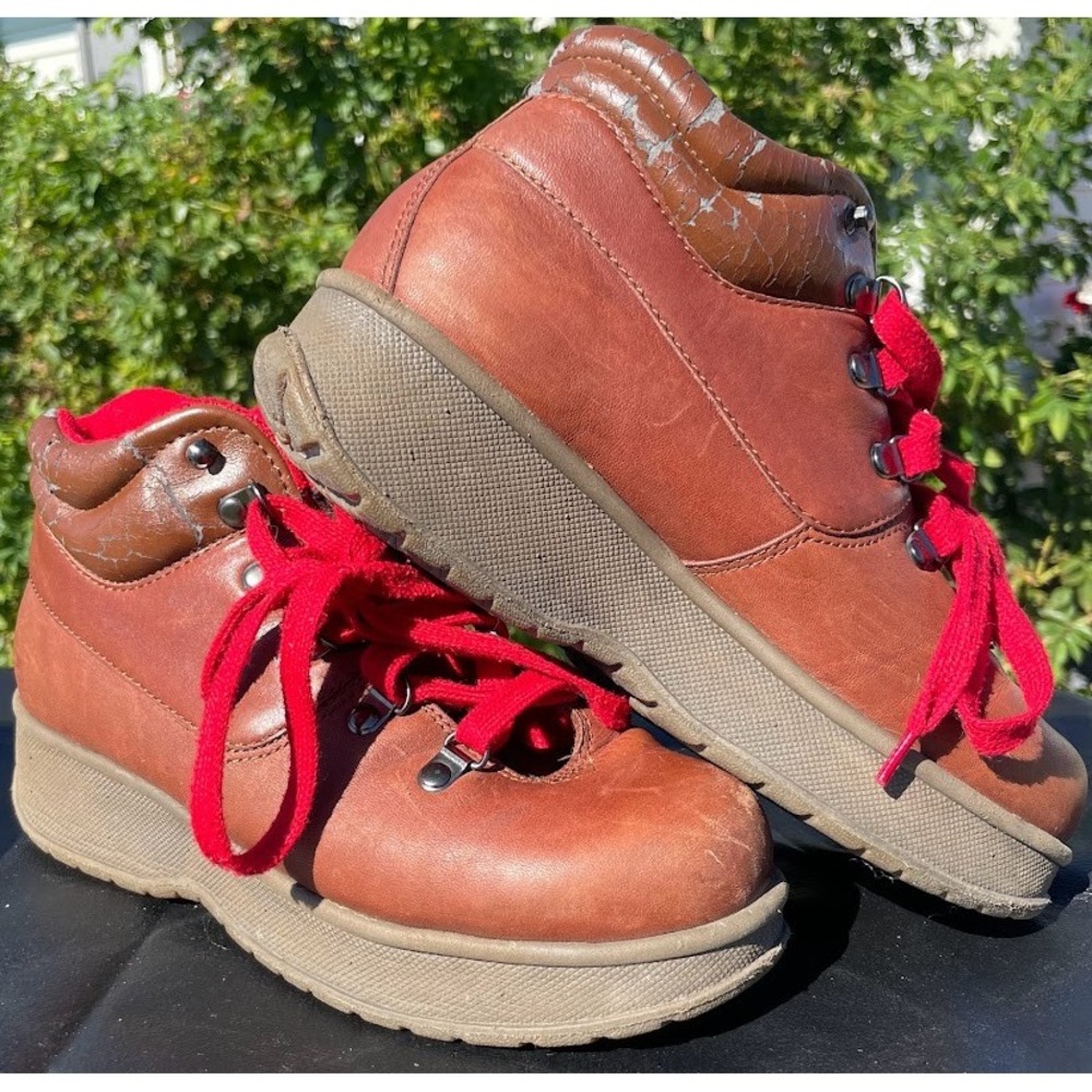 Vintage Brown Leather Platform Hiking Boots Women Size 8.5 Brown Red Laces Daria